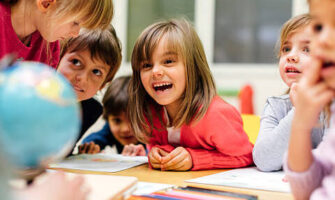 bambini a scuola