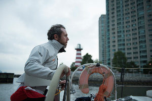 Andrea Stella al timone del suo catamarano